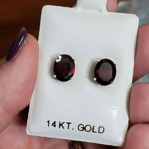 New. 14k garnet stud earrings! Each garnet measures 10mm× 8mm so approximately 2